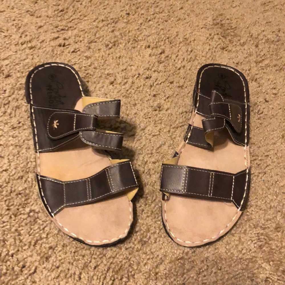 Comfort Trendz women’s sandals size 8
